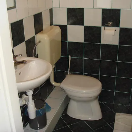 Brasch アパート Fertőrákos