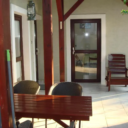 Brasch アパート Fertőrákos